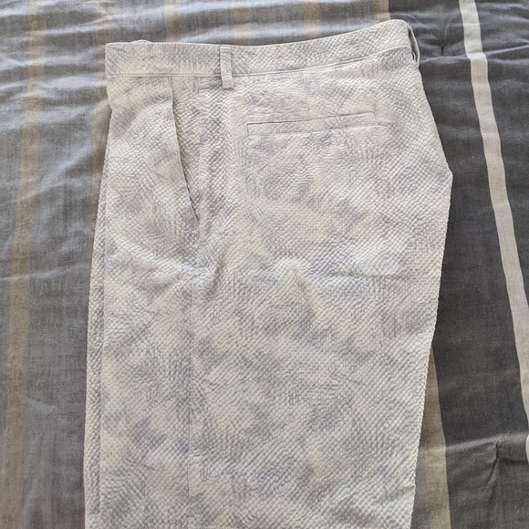 NWOT PGA Tour Floral Casual Shorts - Sz 36 - Picture 1 of 4